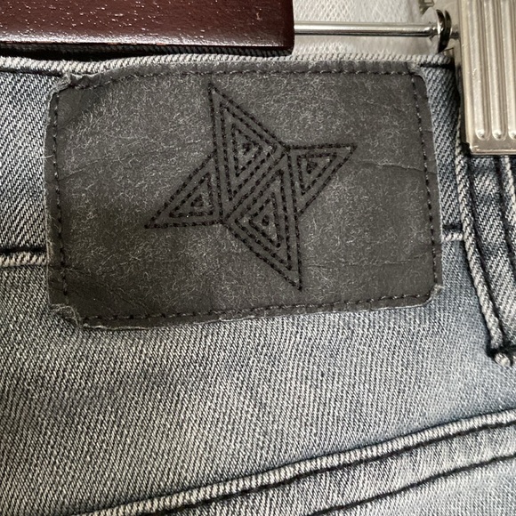 BCBGeneration Riley light wash charcoal women’s boot leg jeans mid rise, size 27 - Picture 9 of 17